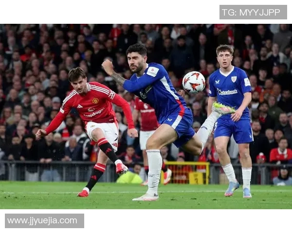 打牌与足球竞技融合探索:球星们的多元化运动魅力与挑战 打牌与足球竞技融合探索:球星们的多元化运动魅力与挑战