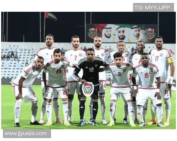 球星魅力尽显足球场上唯美壁纸，展现激情与荣耀的完美瞬间