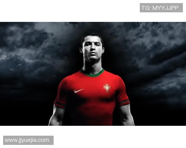 足球明星帅气壁纸，展现足球场上的激情与魅力，点亮你的桌面背景