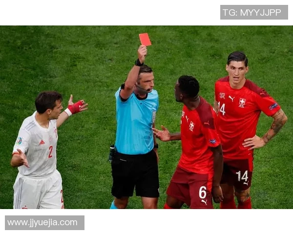 足球明星红牌背后：谁是判罚者与判罚时的关键瞬间解析